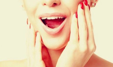 Упражнение качели для растяжки жевательных мышц и молодости лица