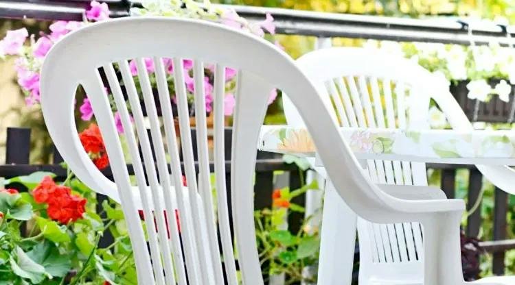 Как чистить белые или цветные пластиковые стулья? Простые и естественные решения