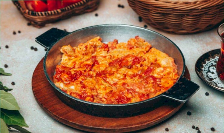 Рецепт Яичница с помидорами и луком на сковороде