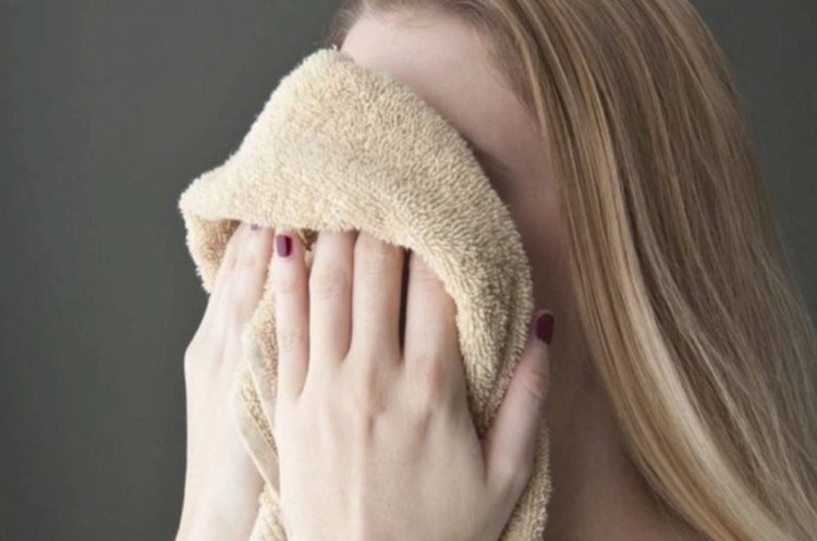 Как с помощью полотенца помочь своим глазам, вернуть распахнутый взгляд и уменьшить морщинки