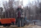 Как в Новосибирске моют памятники
