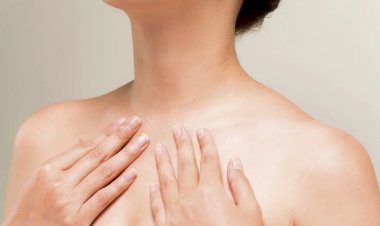 Упражнение из положения лежа, которое исполняется для подтяжки шеи и зоны декольте