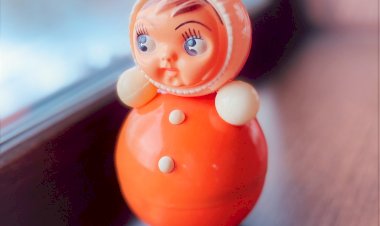 Игрушки из прошлого - милые и правильно ориентированные. Что общего между Неваляшкой и Чебурашкой