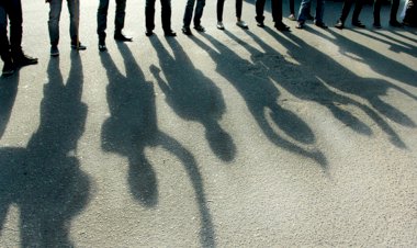 Кругом одни блогеры, куда не плюнь.