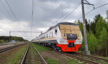 ЭД4М и 2ТЭ116 на станции Поточино