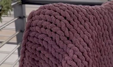 Вяжем мягкий плюшевый плед руками