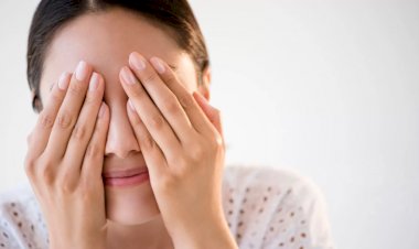 Как улучшить состояние век, уменьшить морщины и отеки с помощью упражнения пальминг