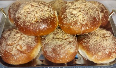 Воздушные булочки с шоколадом и штрейзелем