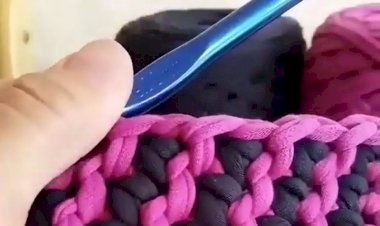 Красивый двухцветный узор крючком