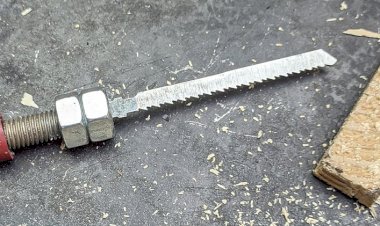 Самоделка мини пила DIY Держатель для пилок от лобзика своими руками