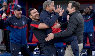 Что думают критики и зрители о финалах хитовых сериалов «Наследники», «Тед Лассо» и др.