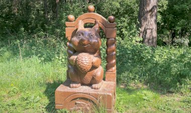 Отправляясь в парк набивайте карманы орехами и семечками, чтобы не опростоволоситься! Белочка пришла