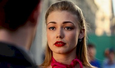 В 21 год окончила школу, стала актрисой без образования. Оксана Акиньшина и её непростой характер