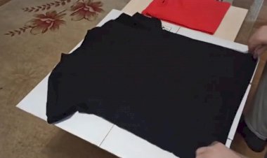 Приспособление для складывания футболок. Сделать сможет каждый в домашних условиях