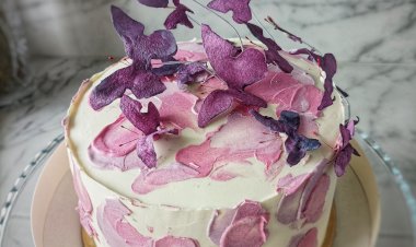 Торт с мазками и бабочками