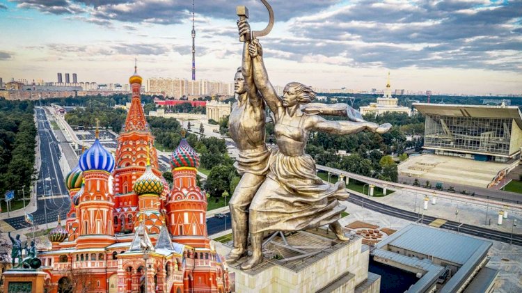 Американец этим летом захотел приехать в Москву, что ему посоветовали россияне?