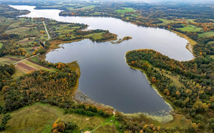 Бюджетный аналог озера «Байкал»: озеро Долгое в Белоруссии