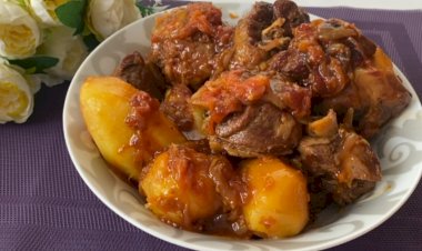 Нежнейшее мясо с картофелем под соусом