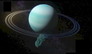 Почему Уран «лежит на боку»?