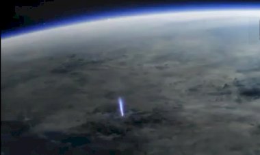 Молния, которая бьёт вверх