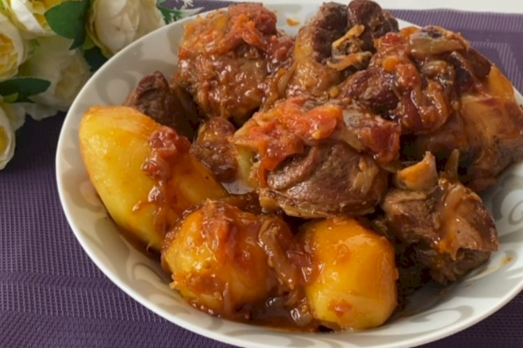 Нежнейшее мясо с картофелем под соусом
