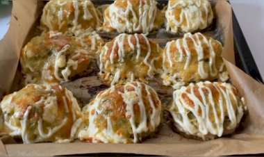 запечённые куриные котлеты под шубкой