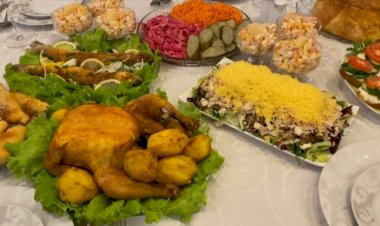 Великолепное меню к праздничному столу: салаты закуска, соленья, основное блюдо