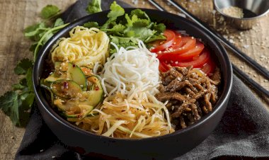 Кукси - корейская окрошка)