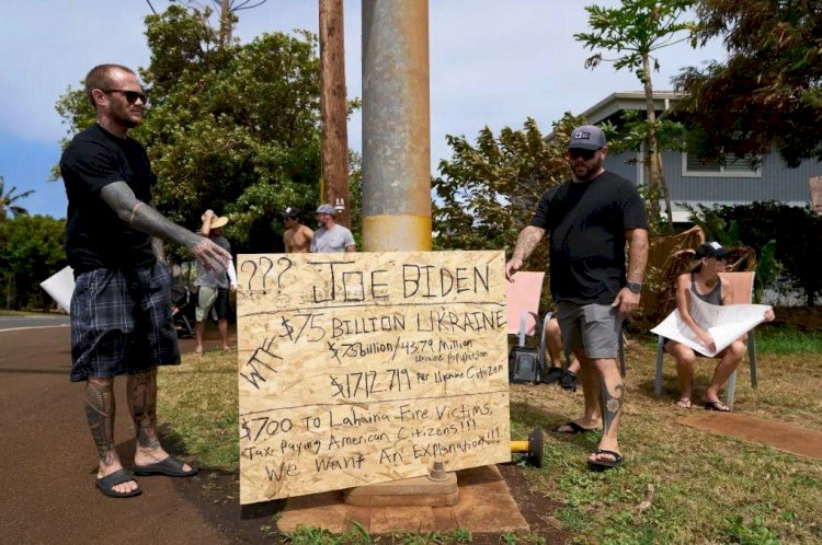 Спустя почти две недели после катастрофы, Байден прибыл на Мауи..