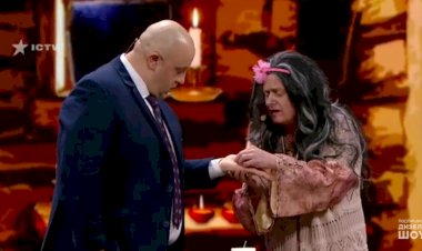 Чиновник у гадалки -это очень смешно