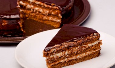 Шоколадный торт со сметанным кремом