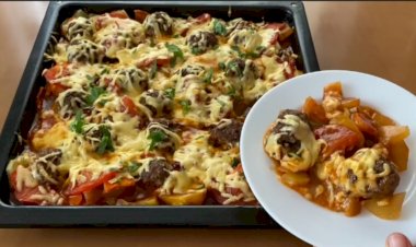 Потрясающе Вкусное горячее Блюдо! Ужин для всей семьи: Картошка с фрикадельками в духовке под сыром