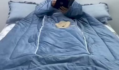 Тем,кто любит спать с телефоном!