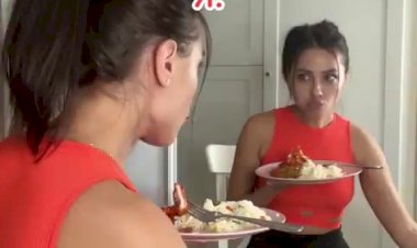 Внимательно следит за едой