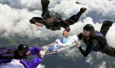 9 самых странных хобби - глажка на обрыве и полировка фольги