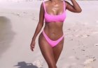 Виктория Боня показала фигуру в бикини и импланты в ягодицах.