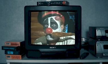 Старый добрый Бенни Хилл...