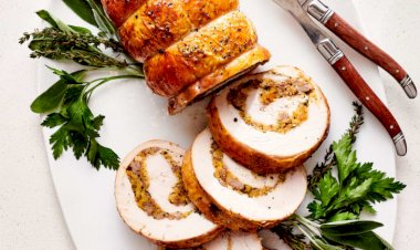 Рулет из индейки: сочное блюдо с ярким вкусом