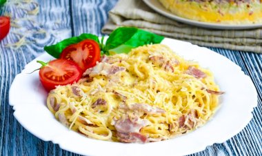 Паста карбонара с беконом и сливками классическая