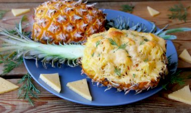Запечённый ананас с сыром в духовке