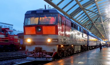 Из Москвы в Петербург только ночью