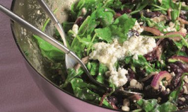 Салат из красной фасоли с творожным сыром, красным луком