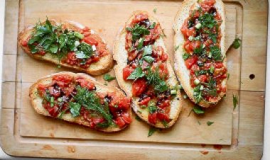 Брускетта с помидорами