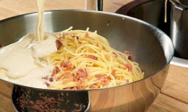 Спагетти с чесноком и маслом