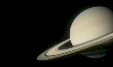 Сквозь кольца Сатурна