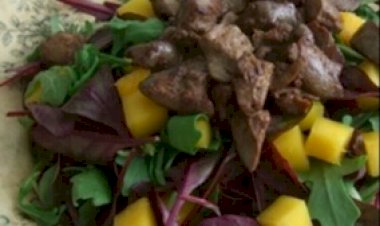 Как приготовить Салат с манго и куриной печенью
