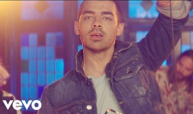 DNCE - Kissing Strangers ft. Nicki Minaj