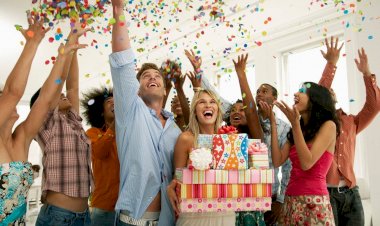 С днем рождения Лилитану  и  всех  водолеих и водолеев  иже с нею)))!