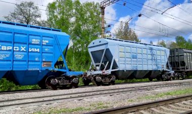 "Приветливая бригада" ВЛ11-083/080Б с грузовым поездом