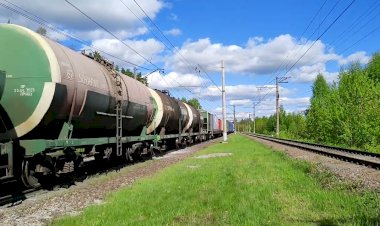 "Старый знакомый" ВЛ10У-863 с грузовым поездом